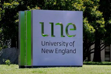 UNE campus sign