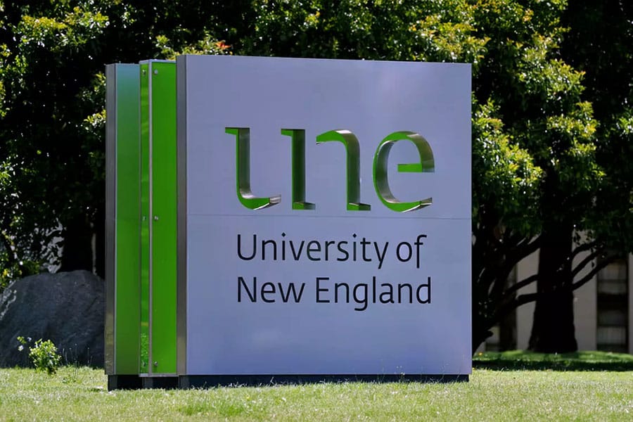 UNE campus sign